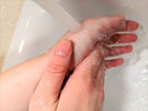 手を洗う画像